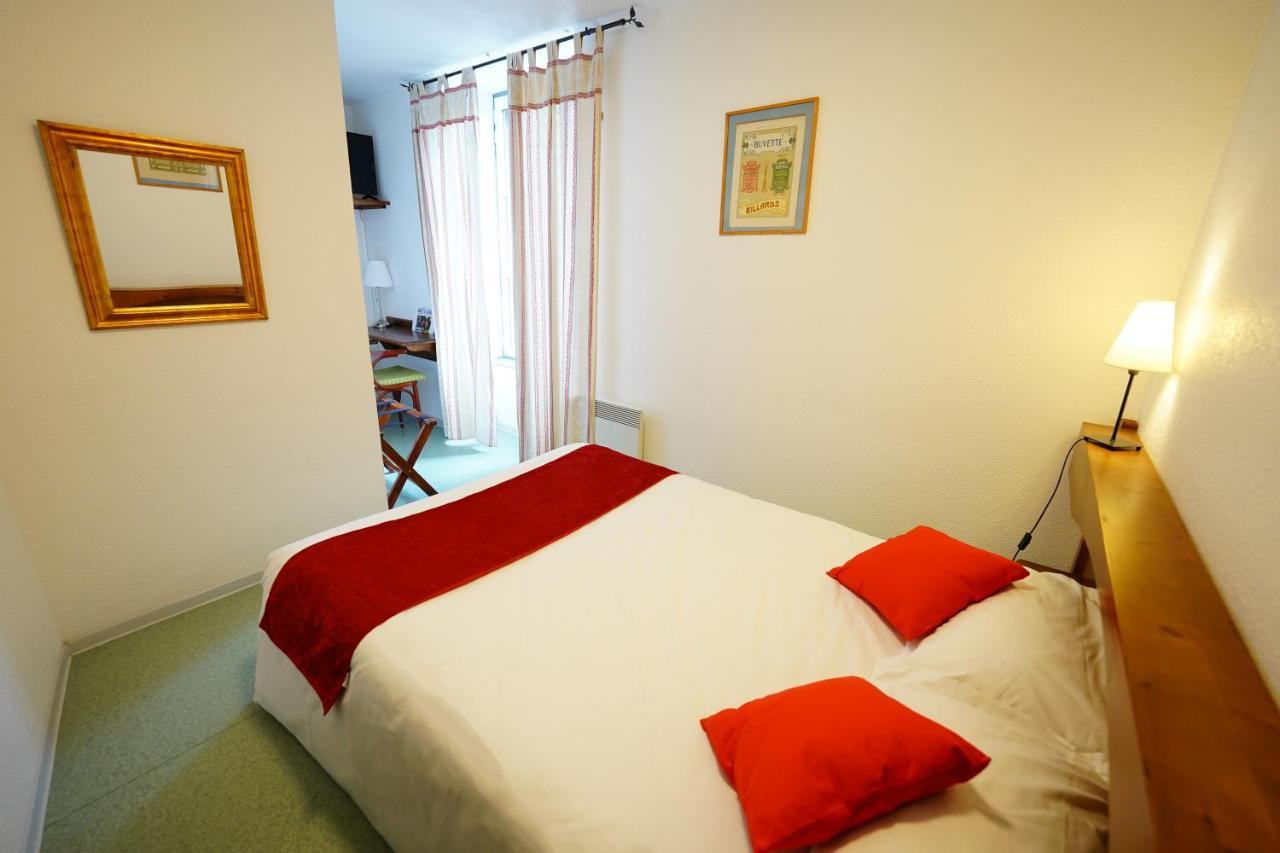 Logis Hotel Le Relais Des Remparts Allanche Esterno foto