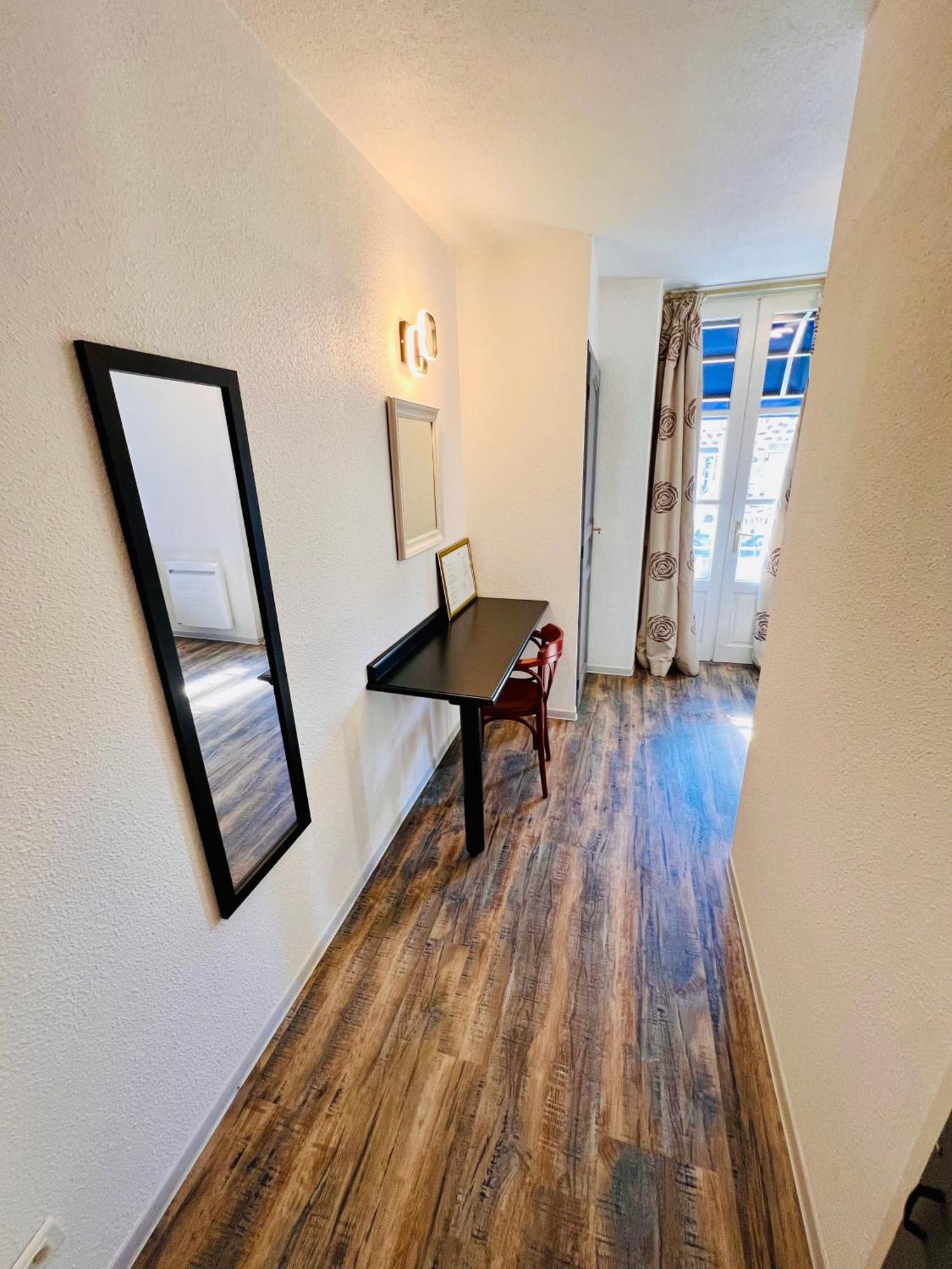 Logis Hotel Le Relais Des Remparts Allanche Esterno foto